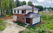 Кирпичный дом с гаражом